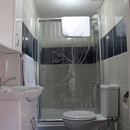 Serra Suites *