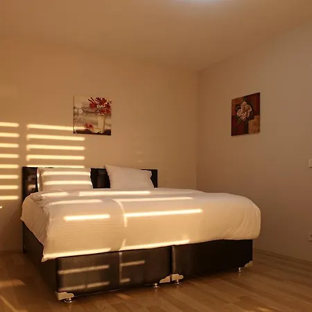 Serra Suites *