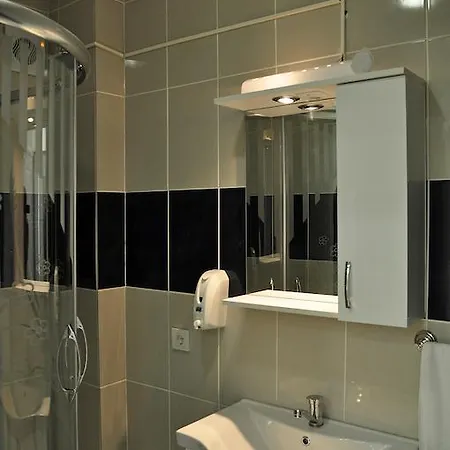 Serra Suites *